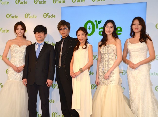 Dr. Oracle CEO and famous Asia actors and actresses take picture