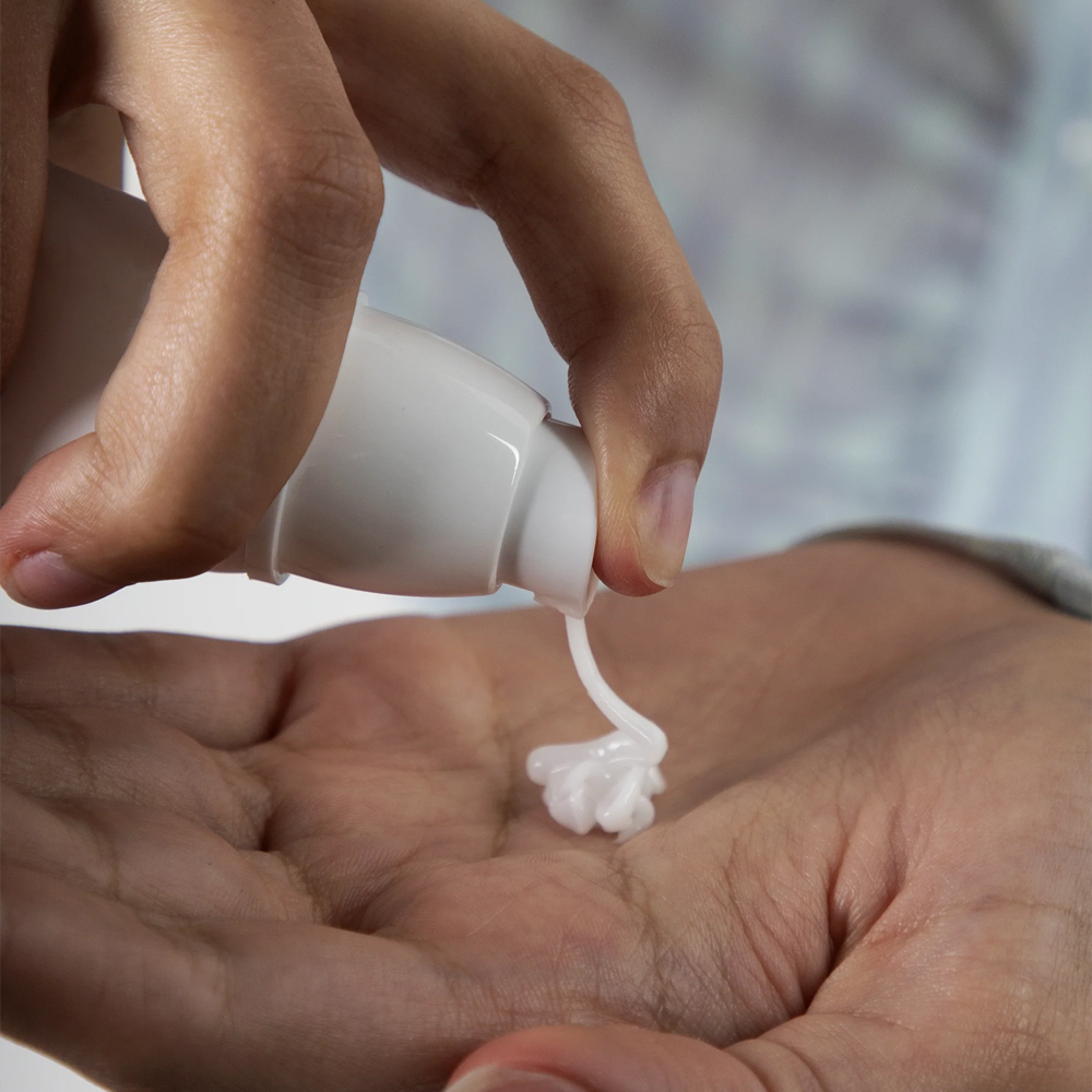 https://d3vlxf0ngetfml.cloudfront.net/compressed/blog-media/original_images/9cfc3363_BALANCING-ACT-MOISTURIZER--03.jpg