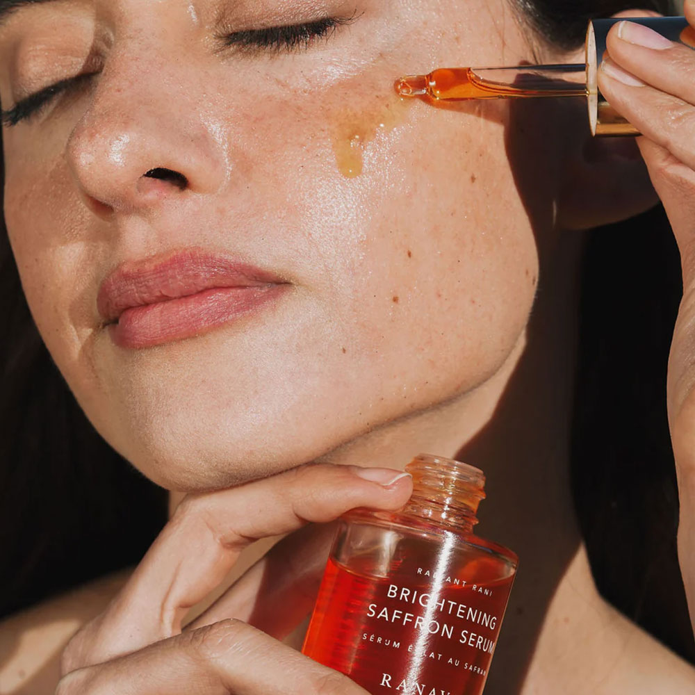 https://d3vlxf0ngetfml.cloudfront.net/compressed/blog-media/original_images/Brightening-Saffron-Serum-2.jpg