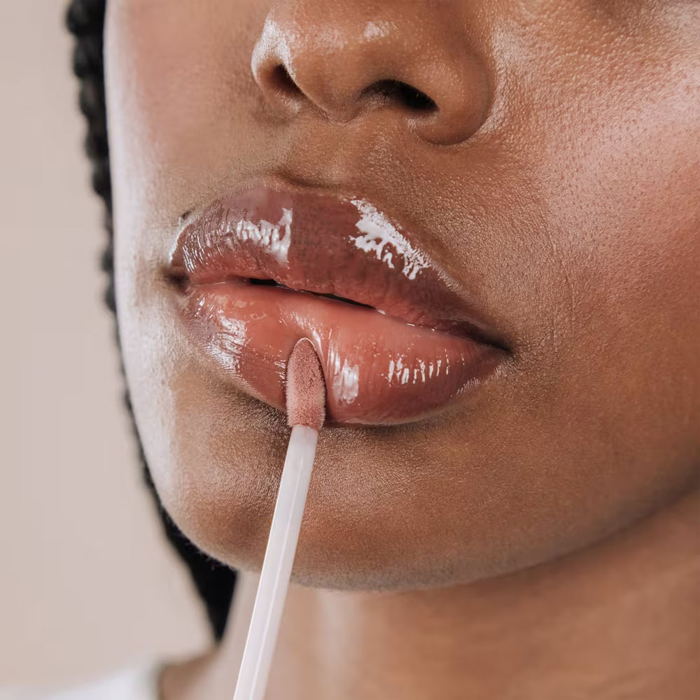 https://d3vlxf0ngetfml.cloudfront.net/compressed/blog-media/original_images/Glossy-Lip-Tint-Plumping-Tinted-Lip-Oil-03.jpg