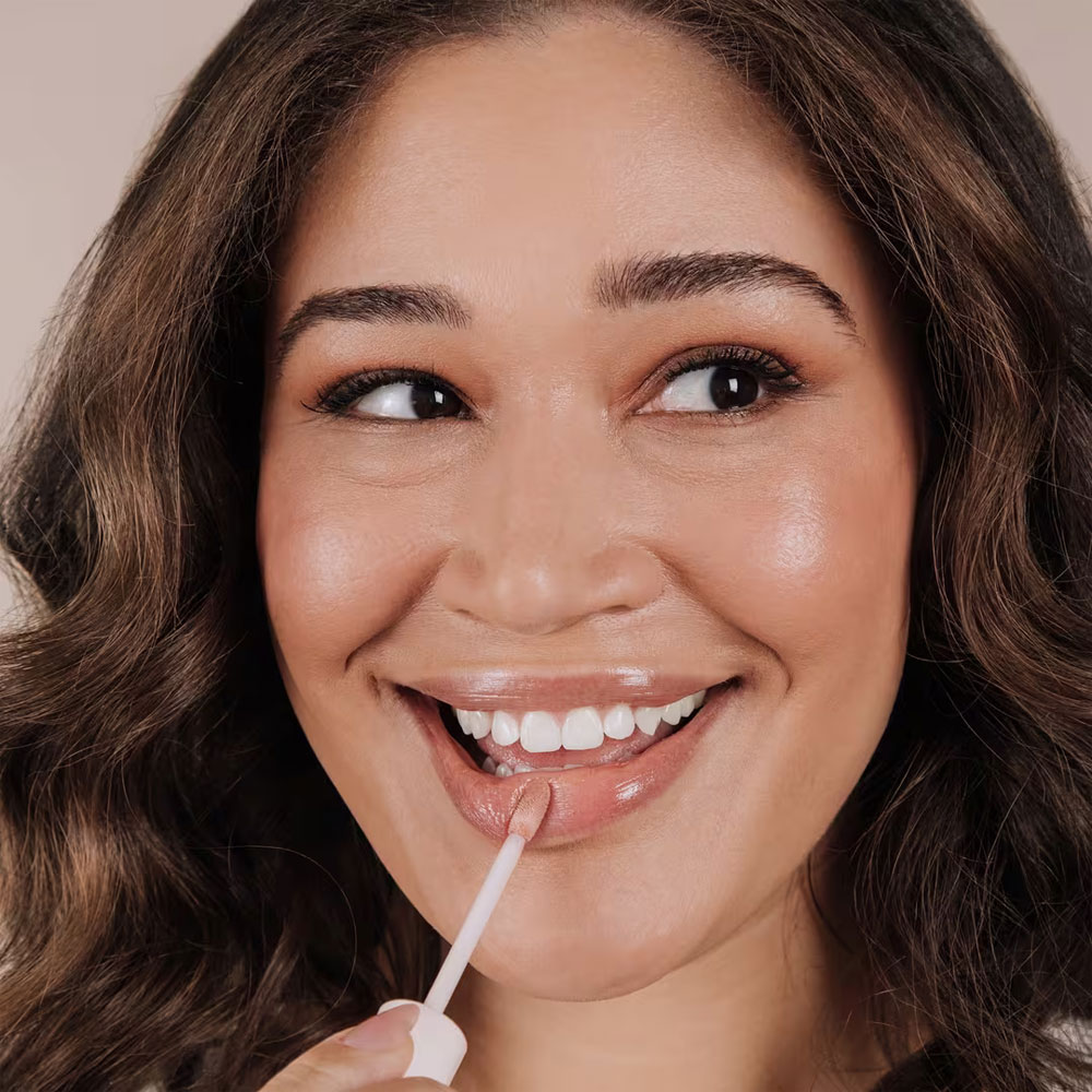 https://d3vlxf0ngetfml.cloudfront.net/compressed/blog-media/original_images/Glossy-Lip-Tint-Plumping-Tinted-Lip-Oil-04.jpg