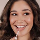https://d3vlxf0ngetfml.cloudfront.net/compressed/blog-media/original_images/Glossy-Lip-Tint-Plumping-Tinted-Lip-Oil-04_w128.jpg