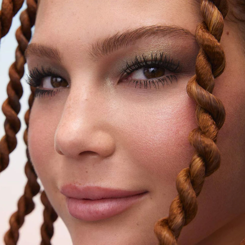 https://d3vlxf0ngetfml.cloudfront.net/compressed/blog-media/original_images/Love-The-Lift-Curling--Volumizing-Mascara-04.jpg