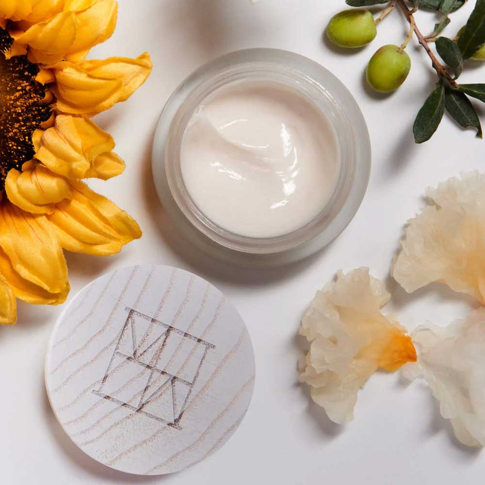 https://d3vlxf0ngetfml.cloudfront.net/compressed/blog-media/original_images/SkinEarth--High-Performance-Face-Cream2.jpg