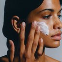 https://d3vlxf0ngetfml.cloudfront.net/compressed/blog-media/original_images/SkinEarth--High-Performance-Face-Cream3_w128.jpg