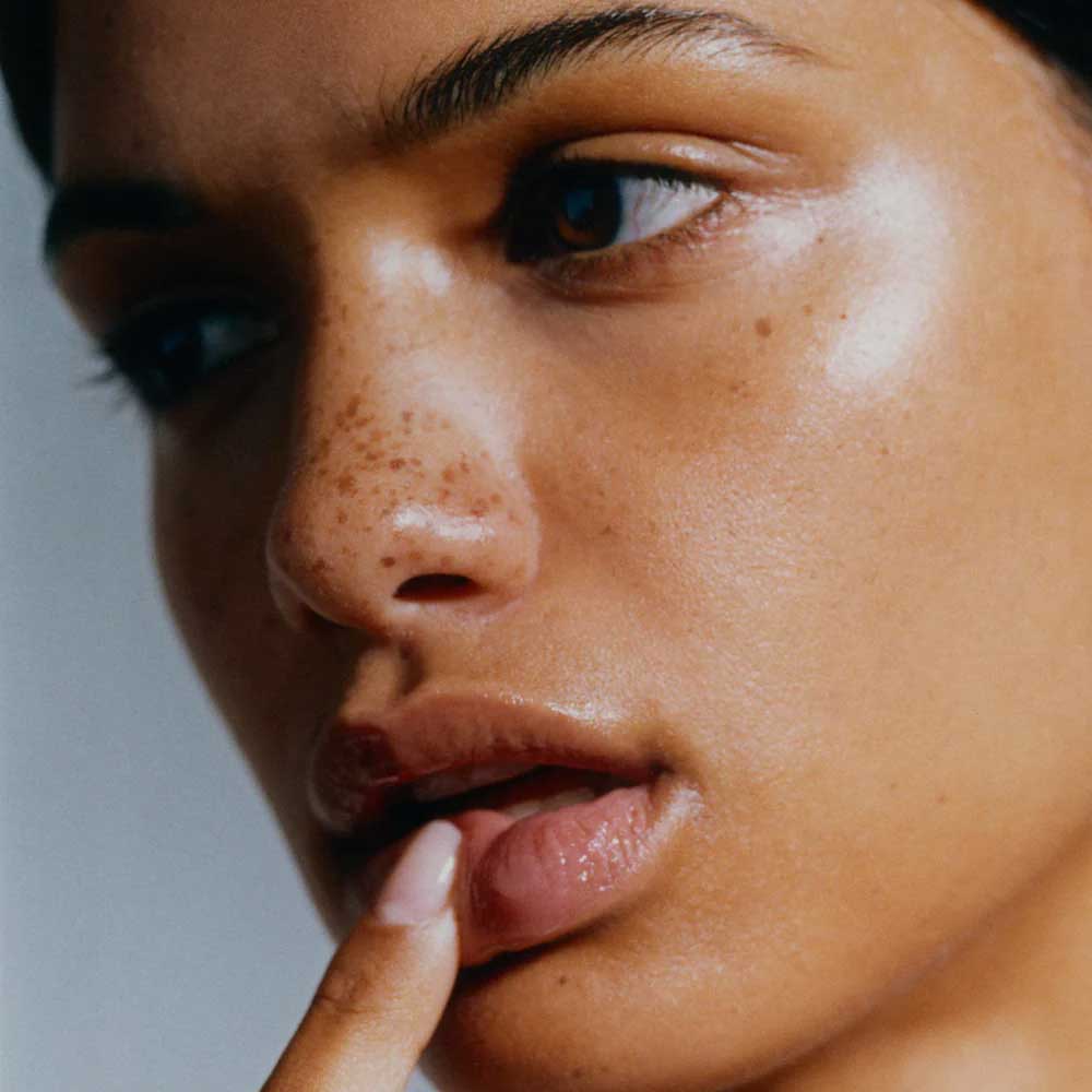 https://d3vlxf0ngetfml.cloudfront.net/compressed/blog-media/original_images/SkinEarth--High-Performance-lip-filler-3.jpg