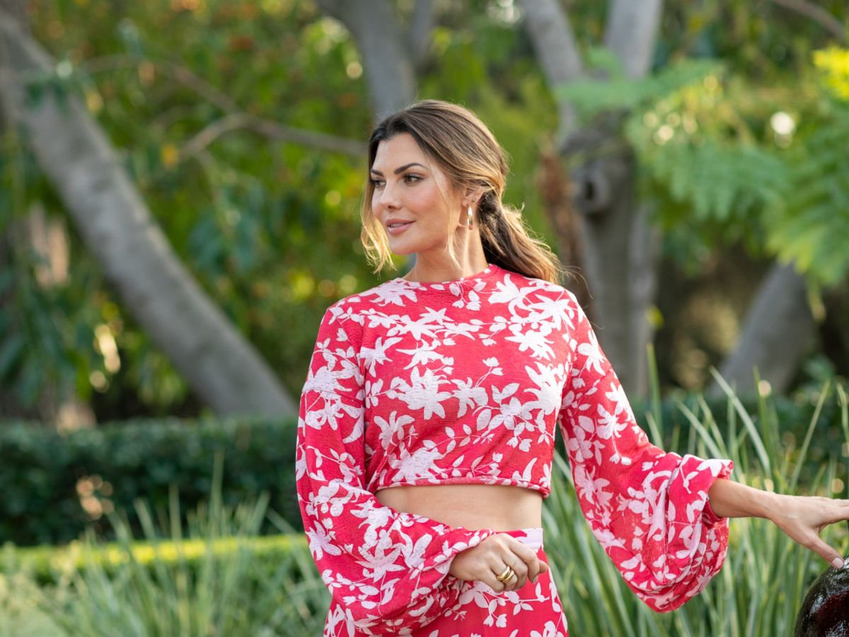 The $25 Serum Actress and Author of Reshape Your Life Ali Landry Uses to  Reduce Under-Eye Bags